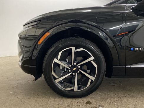 Used 2025 Chevrolet Equinox EV LT w/ Convenience Package image 11