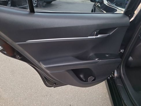 Used 2019 Toyota Camry L image 8