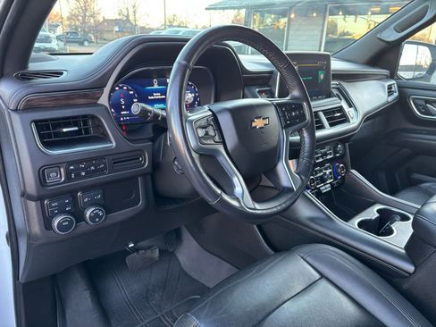 Used 2022 Chevrolet Suburban LT w/ Luxury Package image 14