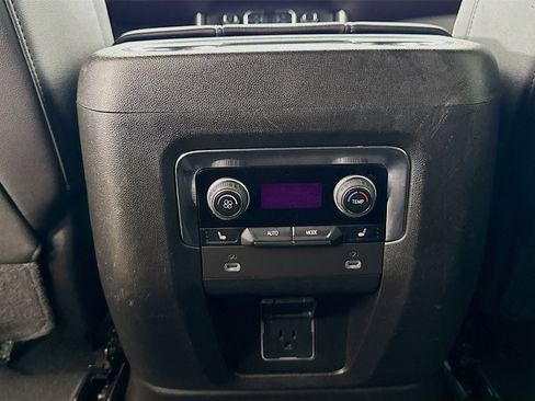 Used 2023 Chevrolet Suburban Premier image 26