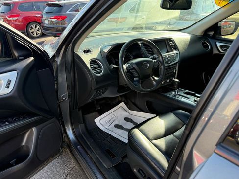 Used 2018 Nissan Pathfinder SL image 10