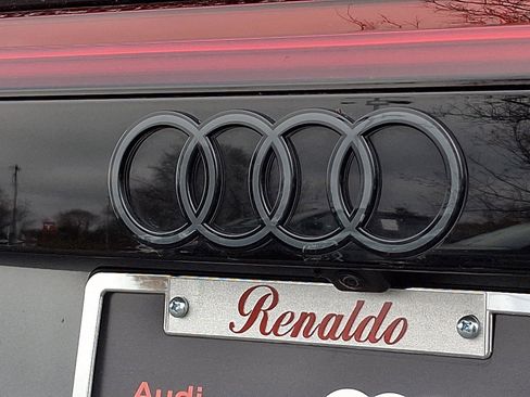 Used 2025 Audi Q8 Prestige w/ Prestige Package image 32