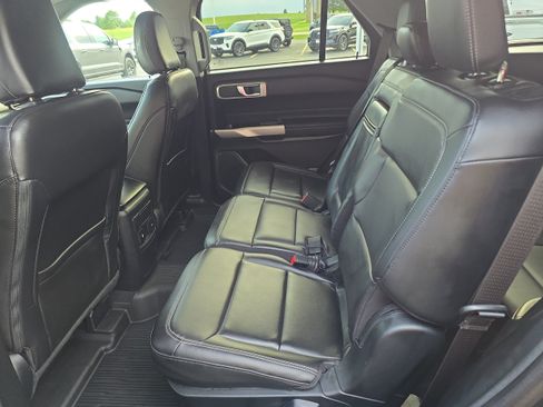 Used 2024 Ford Explorer XLT w/ Equipment Group 202A AWD/4WD image 19