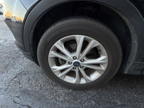 Used 2019 Ford Escape SE image 4