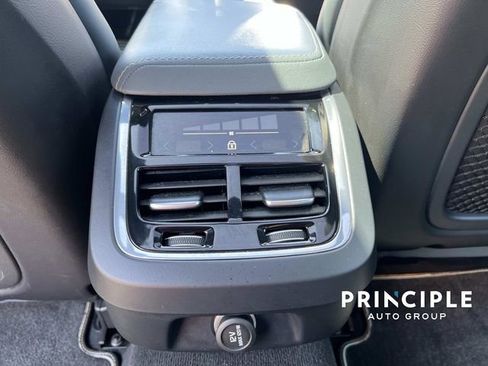 Used 2020 Volvo S60 T6 R-Design image 29