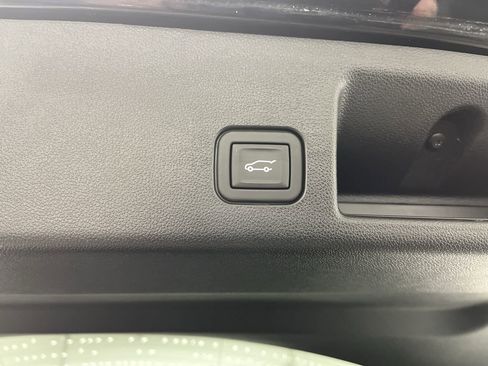 Used 2024 Chevrolet Equinox EV RS image 32