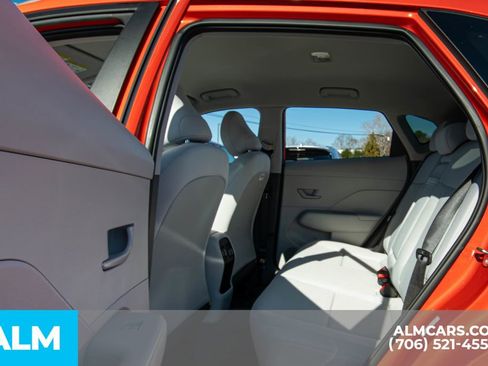 Used 2025 Hyundai Kona SEL FWD image 9