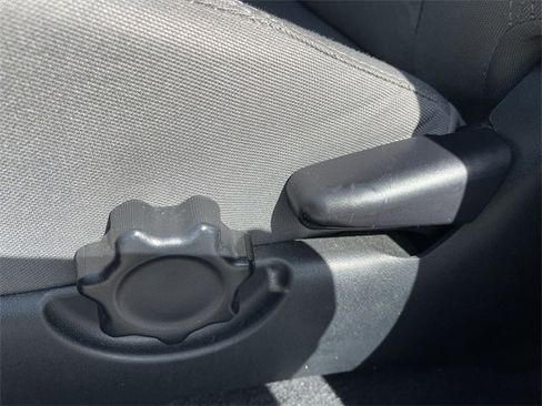 Used 2022 Toyota Tacoma SR image 12