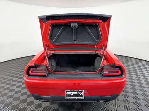 Used 2015 Dodge Challenger SXT w/ Driver Convenience Group RWD image 11