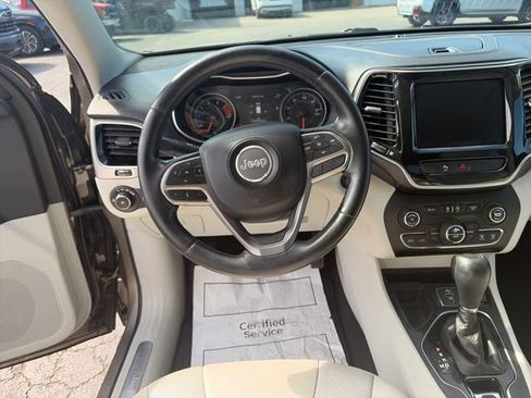 Used 2019 Jeep Cherokee Limited w/ Luxury Group FWD image 13