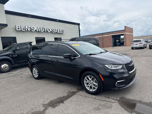 Used 2022 Chrysler Pacifica Touring-L FWD image 4