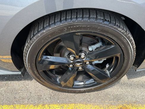 Used 2021 Ford Mustang GT w/ Black Accent Package RWD image 9