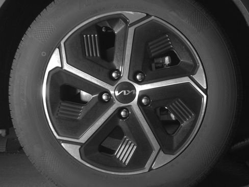 Used 2026 Kia Niro LX FWD image 16