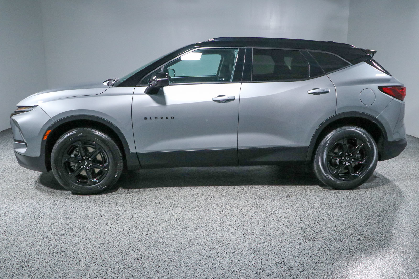 Used 2023 Chevrolet Blazer LT w/ Midnight/Sport Edition FWD image 10