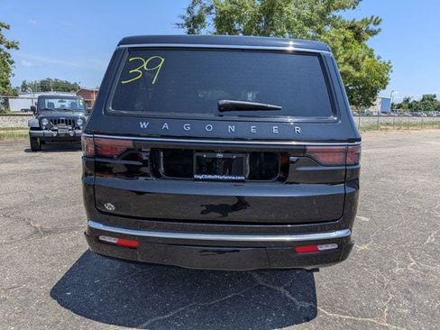 Used 2025 Jeep Wagoneer L 4WD w/ Premium Group I image 5