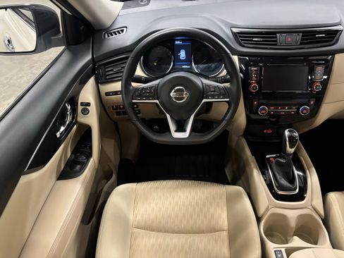 Used 2020 Nissan Rogue SV FWD image 12