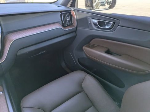 Certified 2023 Volvo XC60 B5 Plus image 23