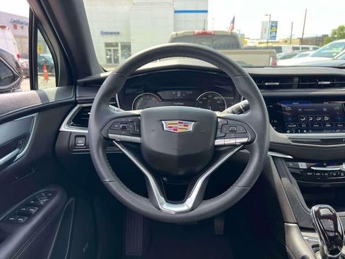 Used 2024 Cadillac XT6 Luxury AWD/4WD image 16