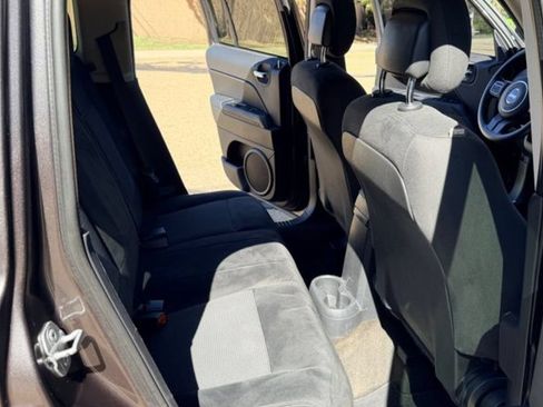 Used 2015 Jeep Patriot Sport AWD/4WD image 18