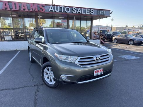 Used 2012 Toyota Highlander 4WD w/ Tech Pkg image 1