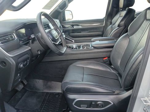 Used 2024 Jeep Wagoneer L Series II w/ Flexible Seating Group RWD image 19