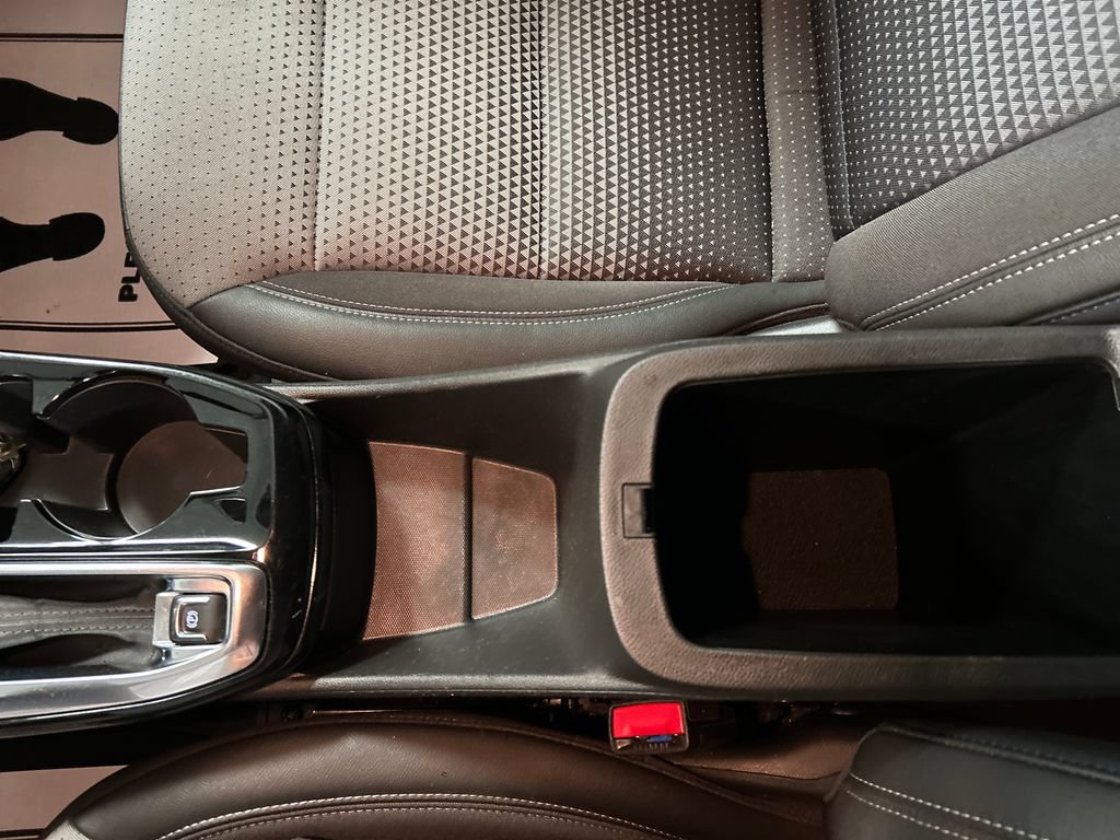Used 2025 Chevrolet Trax LT FWD image 19
