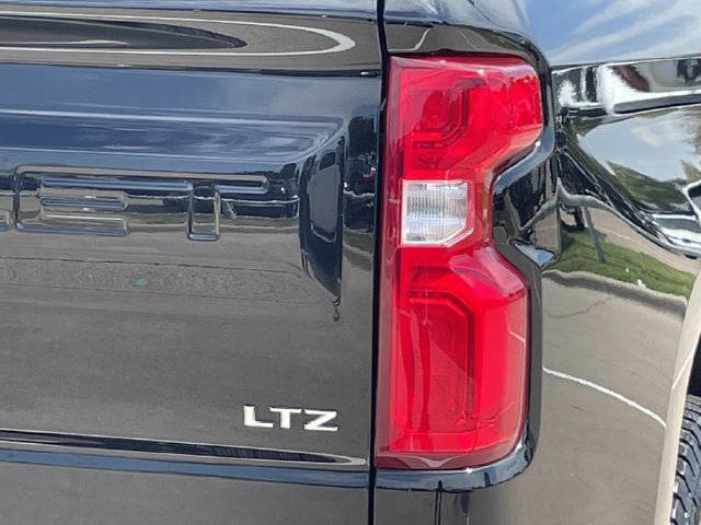 Used 2022 Chevrolet Silverado 1500 LTZ AWD/4WD image 6