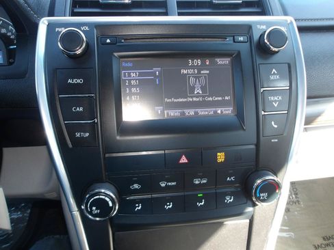 Used 2015 Toyota Camry LE FWD image 17