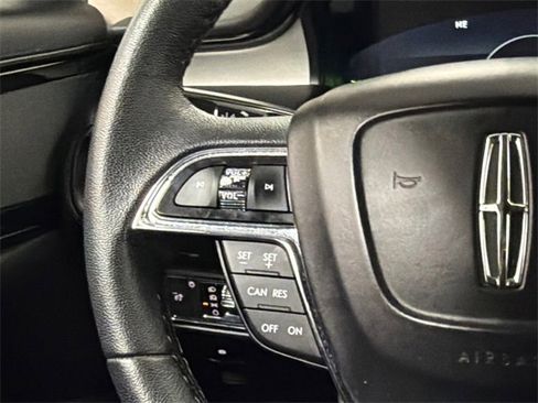 Used 2022 Lincoln Nautilus FWD w/ Premium Package image 22