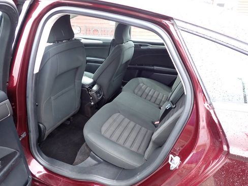 Used 2017 Ford Fusion SE FWD image 8