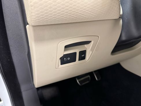 Used 2022 Land Rover Range Rover Velar R-Dynamic S image 25