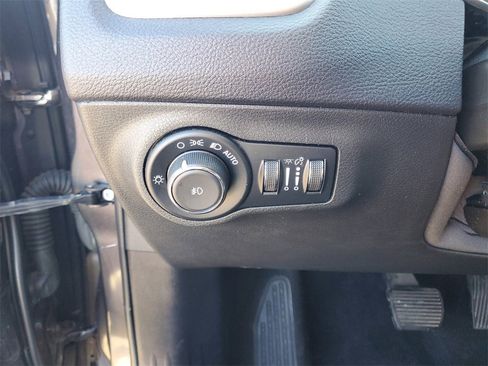 Used 2017 Jeep Compass Latitude w/ Popular Equipment Group image 16