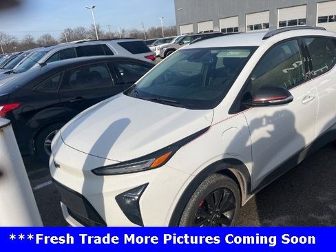 Used 2023 Chevrolet Bolt EUV LT w/ Convenience Package image 1