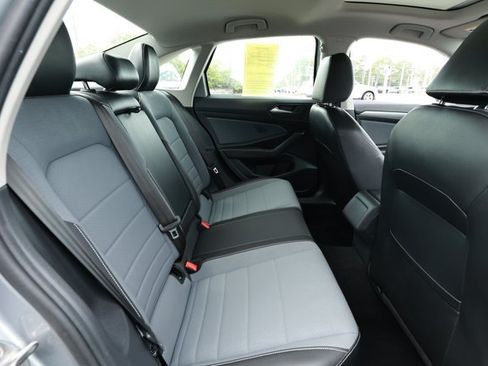 Used 2025 Volkswagen Jetta SE FWD image 30