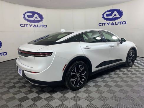 Used 2023 Toyota Crown XLE image 3