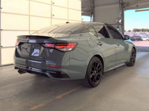 Used 2025 Nissan Sentra SR w/ Midnight Edition FWD image 9