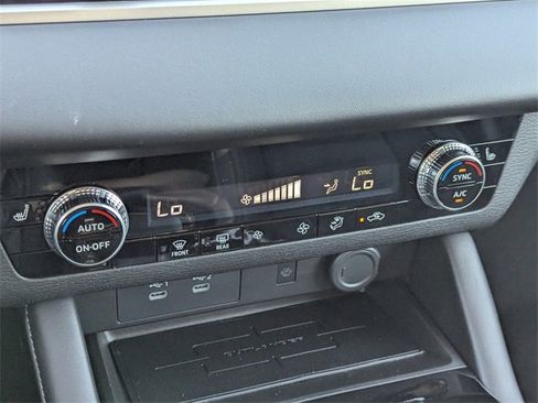 New 2025 Mitsubishi Outlander SE image 15