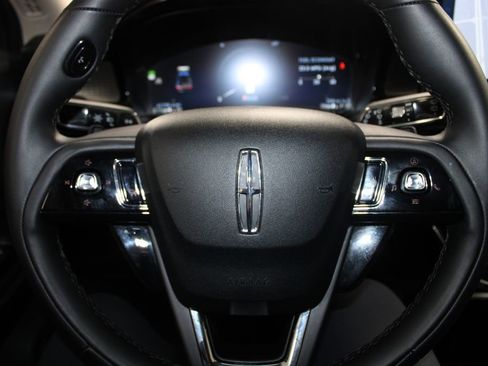Used 2024 Lincoln Corsair AWD image 35