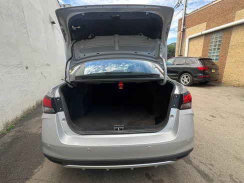 Used 2021 Nissan Versa SV FWD image 9