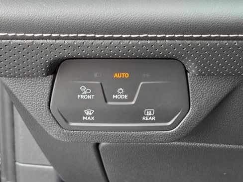 New 2026 Volkswagen Atlas SE FWD image 15