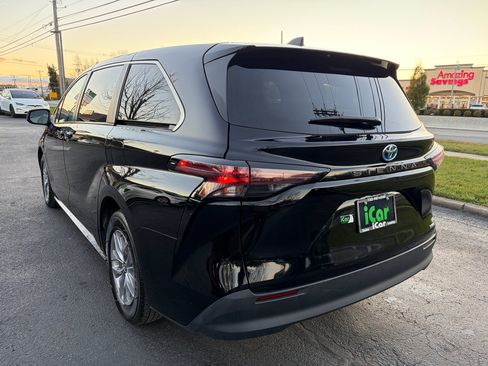 Used 2023 Toyota Sienna LE image 8