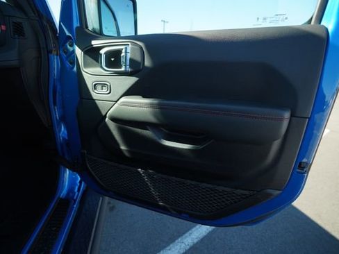 Used 2025 Jeep Wrangler Rubicon image 17