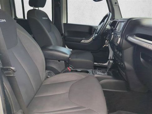 Used 2015 Jeep Wrangler Unlimited Rubicon w/ Connectivity Group AWD/4WD image 26