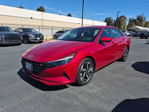 Used 2023 Hyundai Elantra SEL w/ Convenience Package image 3