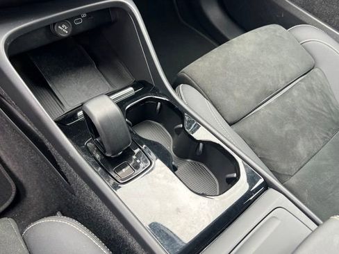 Used 2022 Volvo XC40 P8 Recharge Ultimate AWD/4WD image 19