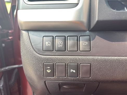 Used 2018 Toyota Highlander Limited FWD image 12