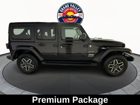 Used 2024 Jeep Wrangler Sahara image 5