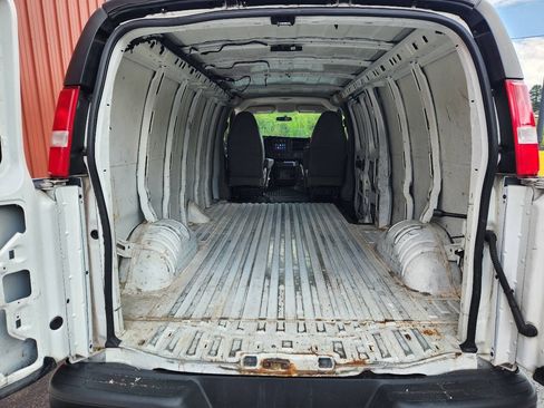 Used 2015 Chevrolet Express 2500 Extended RWD image 16