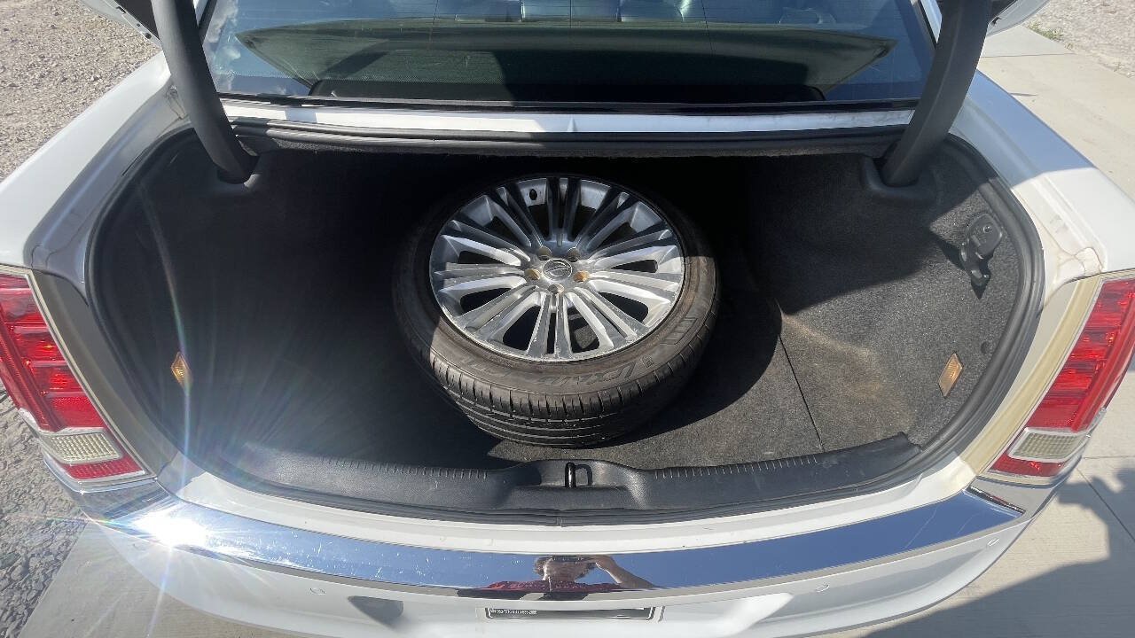 Used 2011 Chrysler 300 Limited RWD image 8