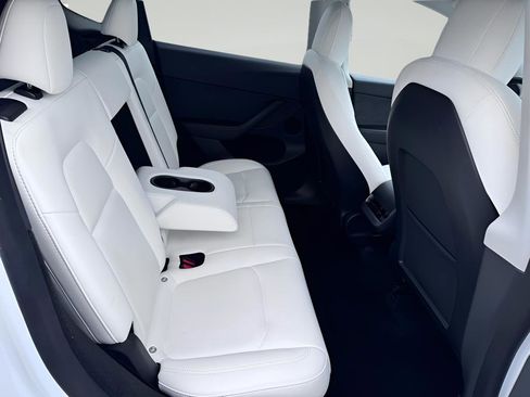 Used 2023 Tesla Model Y Long Range image 31